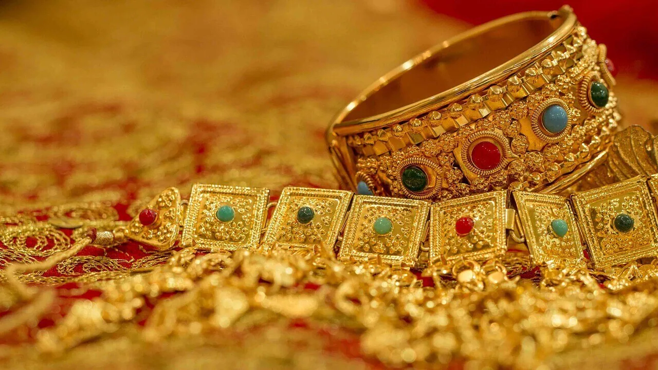 gold price today create burden on gold lovers