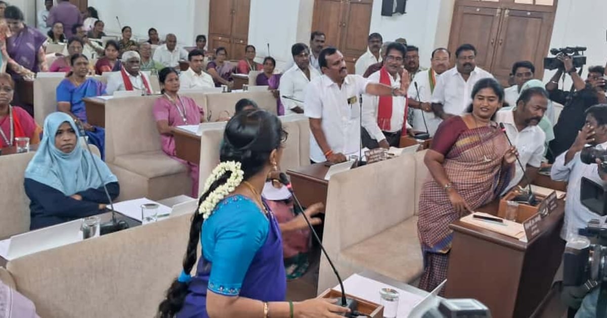 Argument between DMK and AIADMK councilors