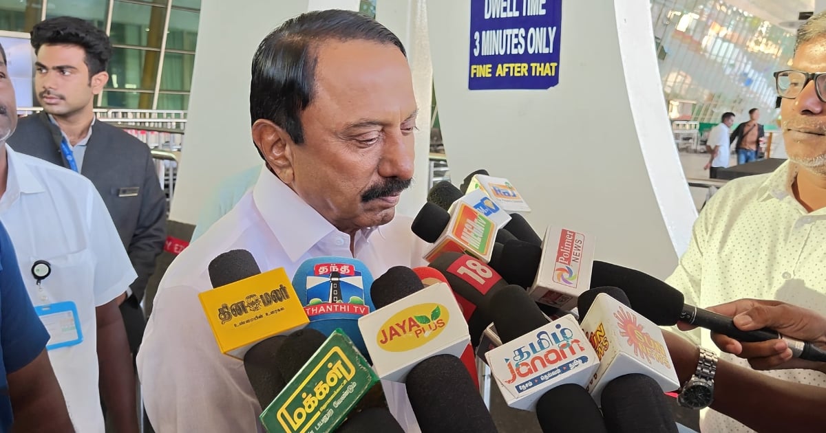 Sengottaiyan said no one can control me.