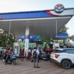oil companies are incurring losses of up to 1700 crore daily on petrol price