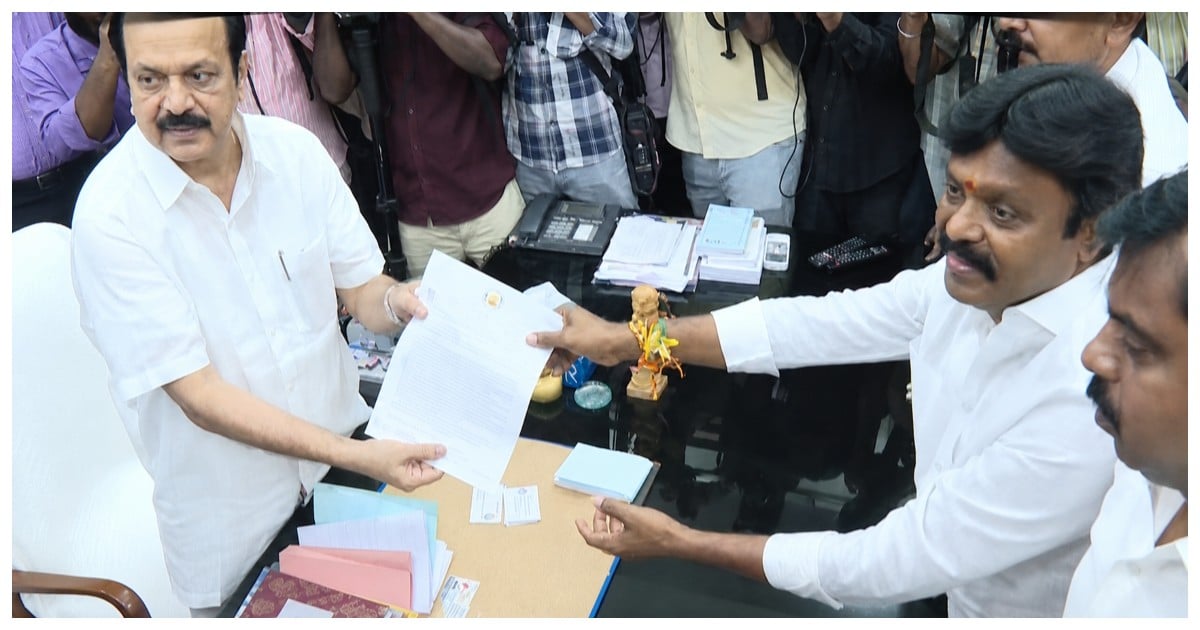 இசக்கி சுப்பையா 2-வது முறையாக ராஜினாமா கடிதம்- கைப்பட எழுதிய கடிதத்தை பெற்றார் சபாநாயகர்!  AIADMK MLA Isakki Subbiah Submits Resignation Letter Again; Speaker JCD Prabhakar Receives