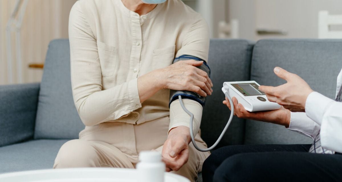 High Vs Low Blood Pressure: உயர் ரத்த அழுத்தம் Vs குறைந்த ரத்த அழுத்தம் : அறிகுறிகள், தடுப்பது எப்படி?