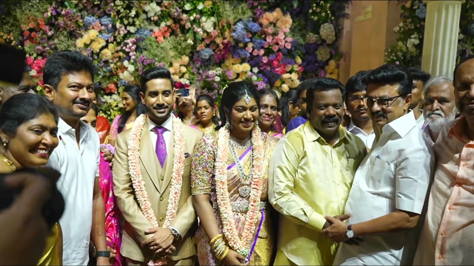செல்வப்பெருந்தகை கையை பிடித்து தன்னருகே நிற்கவைத்த ஸ்டாலின்... சுவாரசிய நிகழ்வு! Stalin held Selvaperunthagai hand and made him stand beside him