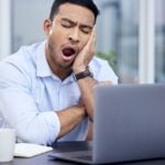 Reasons for feeling sleepy after lunch and how to control it
