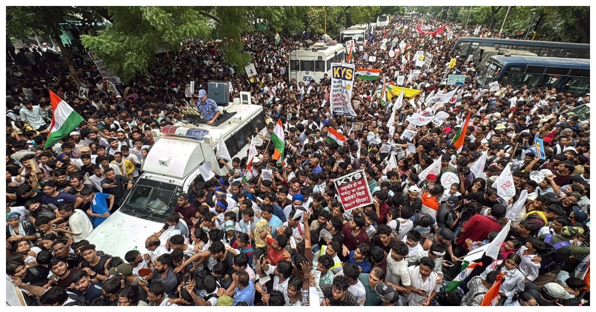 Cockroach' Janata Party Announces Call-Off of Protest