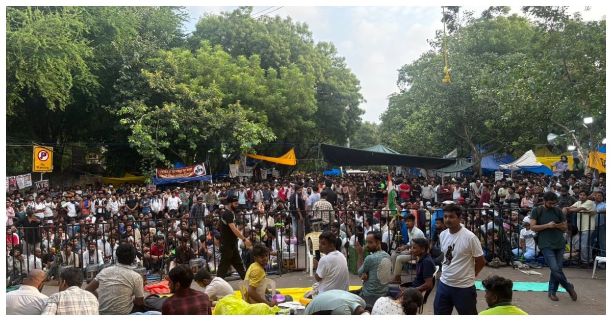 Neet: Crowds Pour In.. Tension Persists.. 16 Delhi Metro Stations Closed