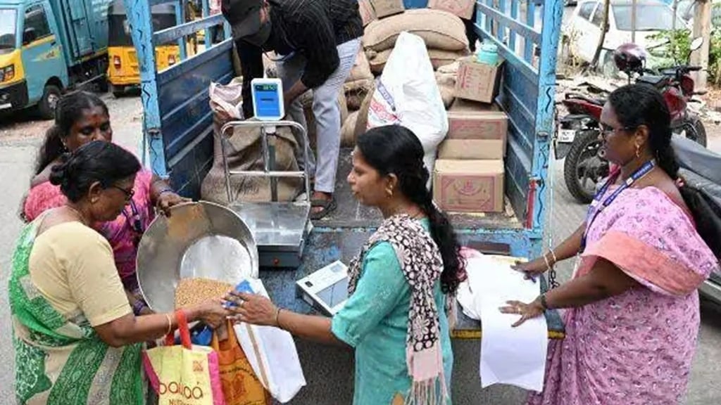 வீடு தேடி ரேஷன் பொருட்கள் : இம்மாத விநியோகம் எப்போது? Ration supplies delivered to your doorstep thayumanavar scheme