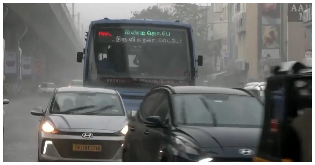 சென்னையில் கொட்டிய கனமழை- விமான சேவைகள் பாதிப்பு! Heavy Rains Batter Chennai, Impacting Flight Services