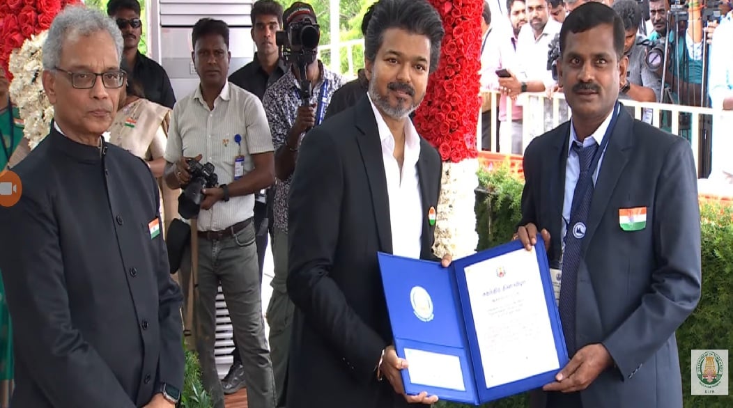 80-வது சுதந்திர தின விழா: முதலமைச்சரிடம் விருது வாங்கியவர்கள் யார் யார்? 80th Independence Day Celebrations