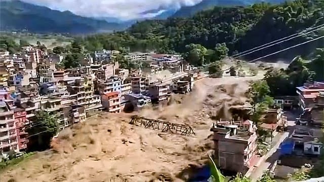நேபாளத்தில் திடீர் வெள்ளப்பெருக்கு : 57 தமிழர்களின் நிலை?Eight people killed in flash floods in Nepal