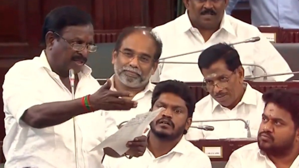 ஜல்லிக்கட்டு குறித்து சர்ச்சை பேச்சு : தவெக எம்.எல்.ஏ விளக்கம்! ஜல்லிக்கட்டு குறித்து சர்ச்சை பேச்சு : தவெக எம்.எல்.ஏ விளக்கம்!Tvk cholavandhan mla karupaiya