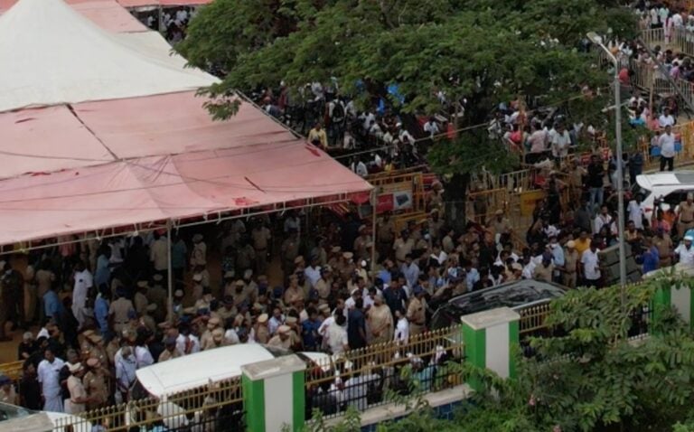 Nirmala Sitharaman complaining to Amit Shah