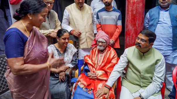 cm mk stalin unveils bharathiyar statue in varanasi