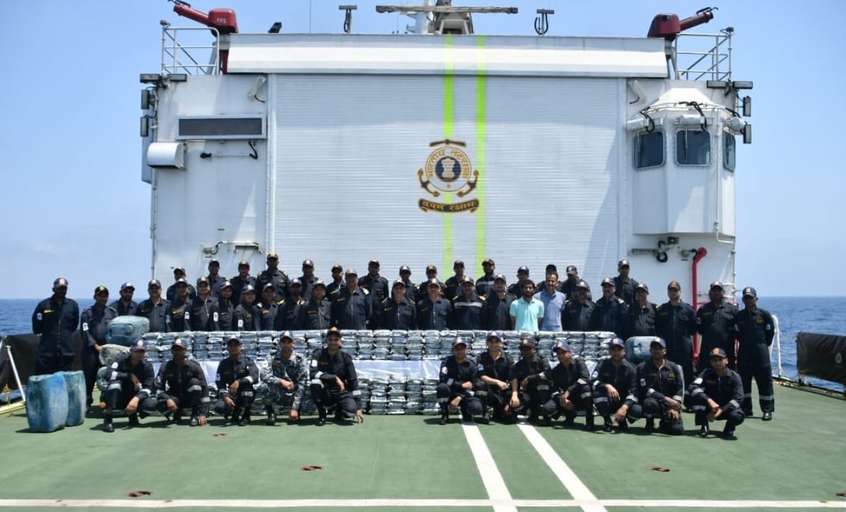 ICG and Gujarat ATS seized 300 Kg narcotics worth Rs 1800 Cr Gujarat coast