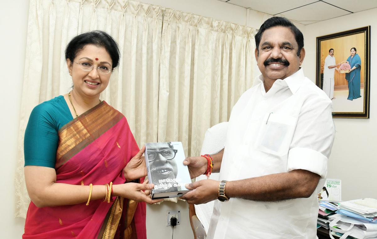 அதிமுகவில் இருந்து நடிகை கௌதமி விலகல் - Actress Gautami quits AIADMK.