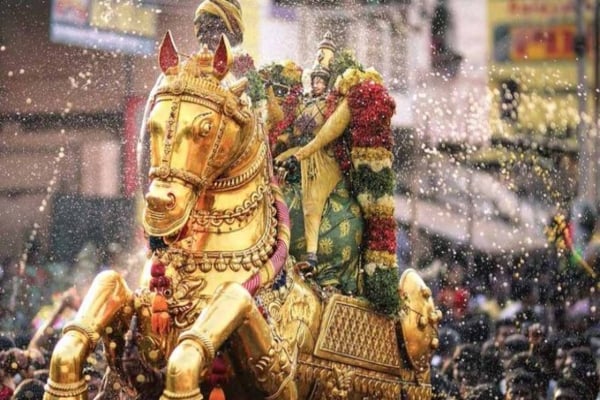 kallazhagar in vaigai river