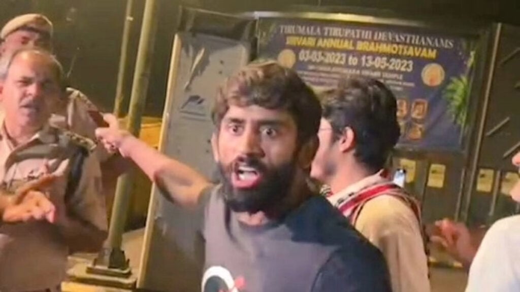 delhi police abuse and attack women wrestlers