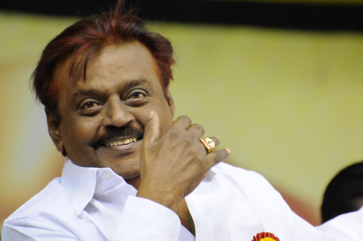 Captain Vijayakanth's 72nd Birthday: Leaders Tribute!