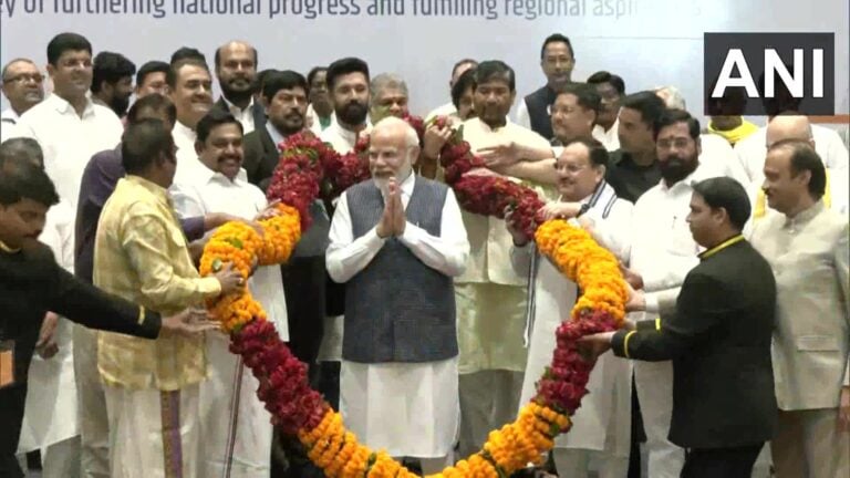 Edappadi next to Modi importance given in Delhi