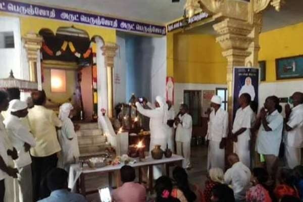 the priest who is against caste - who is Vallalar
