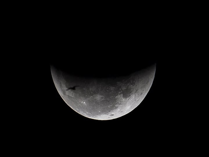 lunar eclipse on tomorrow will visible in india?