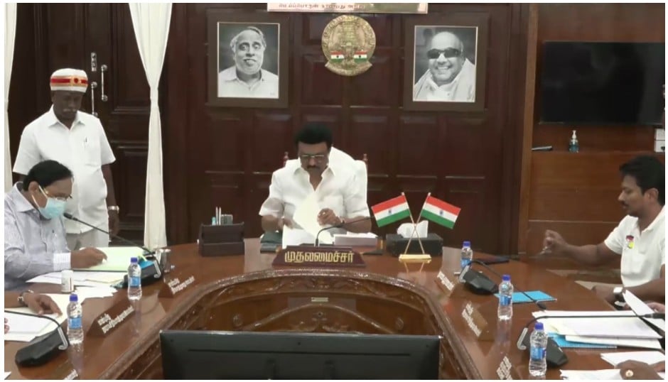  Stalin important decision at the cabinet meeting