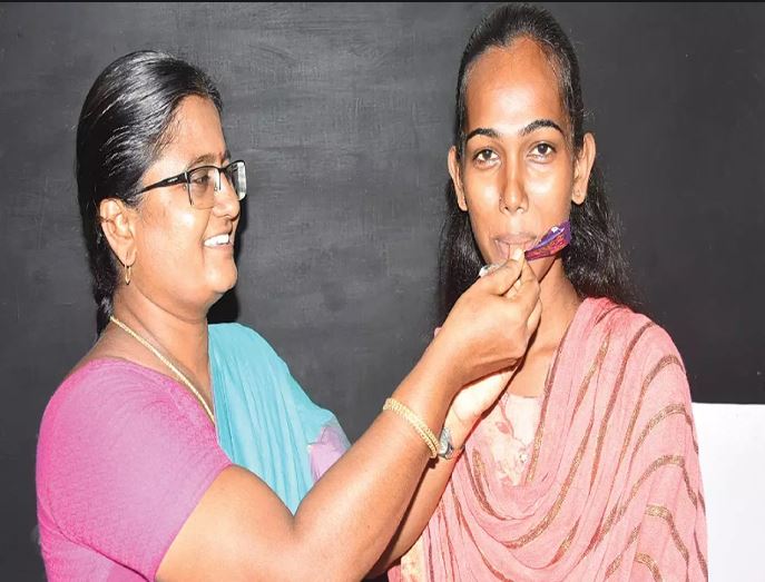 Plus 2 Result: Successful Transgender Student Nivetha!
