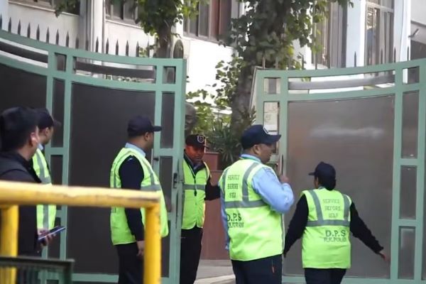 delhi school bomb threat