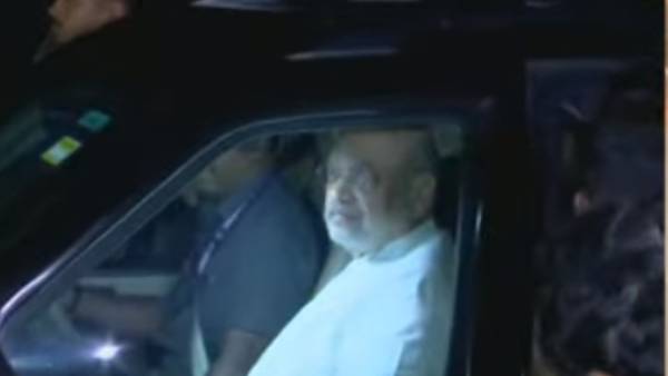 Nirmala Sitharaman complaining to Amit Shah